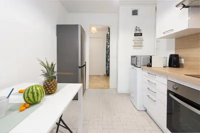 Cuisine ou kitchenette dans l'établissement Centre d'Antibes - Joli appartement rénové - EZ