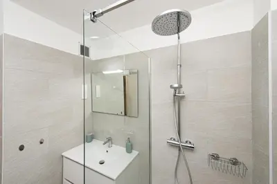 Salle de bains dans l'établissement Centre d'Antibes - Joli appartement rénové - EZ