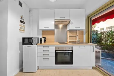 Cuisine ou kitchenette dans l'établissement Centre d'Antibes - Joli appartement rénové - EZ
