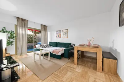 Coin salon dans l'établissement Centre d'Antibes - Joli appartement rénové - EZ