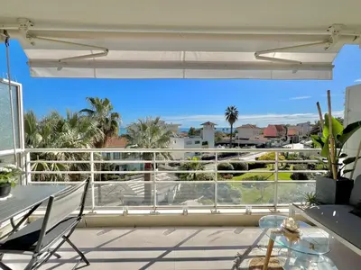 Balcon ou terrasse dans l'établissement Studio classé 3 étoiles vue mer - terrasse et plage