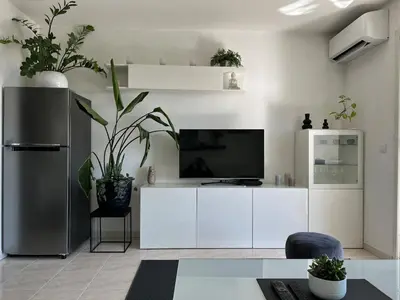 Cuisine ou kitchenette dans l'établissement Studio classé 3 étoiles vue mer - terrasse et plage