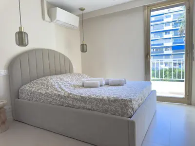 Un ou plusieurs lits dans un hébergement de l'établissement 4-star suite close to Sea , Juan les Pins