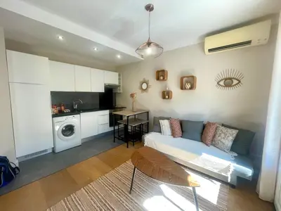 Cuisine ou kitchenette dans l'établissement Cozy Apartment for 2 in Antibes