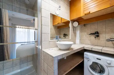 Salle de bains dans l'établissement 1-Br Apartment Near the Beach and the Croisette Palm Beach