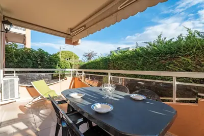 Balcon ou terrasse dans l'établissement Appartement élégant à Antibes - Welkeys