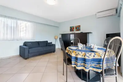 Coin salon dans l'établissement Appartement élégant à Antibes - Welkeys