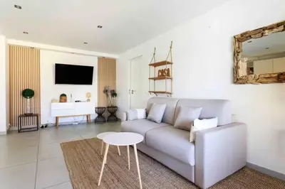 Télévision ou salle de divertissement dans l'établissement Cannes 2 bedrooms apartment & 2 bathrooms - 160A