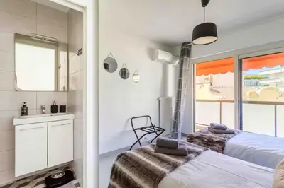 Un ou plusieurs lits dans un hébergement de l'établissement Cannes 2 bedrooms apartment & 2 bathrooms - 160A