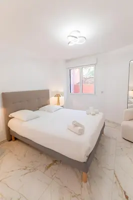Un ou plusieurs lits dans un hébergement de l'établissement Rez-de-Jardin à Cannes Centre - Luxe & Design