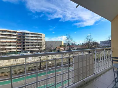 Balcon ou terrasse dans l'établissement Superbe studio avec balcon vue mer - AC, Wifi, 2