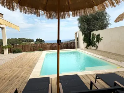Piscine de l'établissement Villa Pinède sea view, close to Cannes ou située à proximité