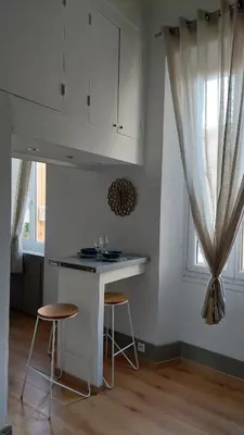 Cuisine ou kitchenette dans l'établissement Studio élégant pour 4 personnes, à quelques pas de la Croisette