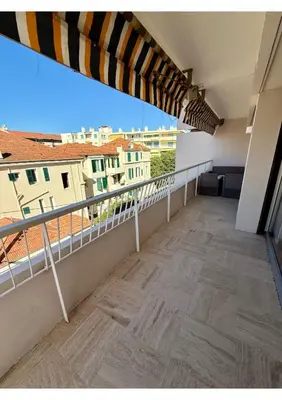 Balcon ou terrasse dans l'établissement Spacieux T3 avec Terrasse Cannes Centre à Deux Pas de la Croisette