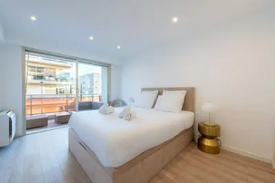 Un ou plusieurs lits dans un hébergement de l'établissement 3-Br Crossing Apartment Palm Beach
