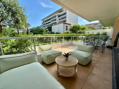 Balcon ou terrasse dans l'établissement Le Casta - Terrasse spacieuse - à 2 min des plages