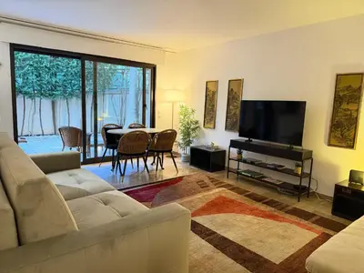 Coin salon dans l'établissement Beautiful 36m2 studio apartment & 50m2 terrace