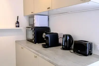 Cuisine ou kitchenette dans l'établissement Appartement de standing - quartier Martinez - 70m2