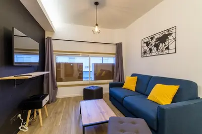 Télévision ou salle de divertissement dans l'établissement FOCH GRAND - Appartement Antibes 6P