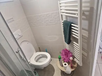 Salle de bains dans l'établissement Maison du claret