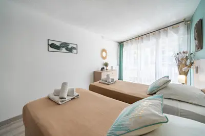 Un ou plusieurs lits dans un hébergement de l'établissement 2 pièces - Centre-ville Cannes - Grand lit double