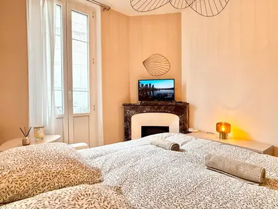 Télévision ou salle de divertissement dans l'établissement Le Palme d'Or, 3 pièces - impasse privée - 7 pers