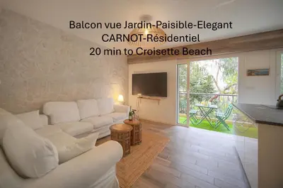 Télévision ou salle de divertissement dans l'établissement Calme 2 Chambres BALCON VUE JARDIN-CARNOT A2B266