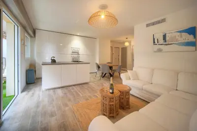 Coin salon dans l'établissement Calme 2 Chambres BALCON VUE JARDIN-CARNOT A2B266