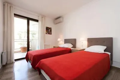 Un ou plusieurs lits dans un hébergement de l'établissement Résidence 3p Avec Terrasse Au Palm Beach, à 2min Des Plages - 3P avec terrasse au Palm Beach, à 2min des plages MAE-1553