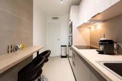 Cuisine ou kitchenette dans l'établissement Résidence 3p Traversant à 2 Min Des Plages, Parking Privé - 3P traversant à 2 min des plages, parking privé MAE-1583