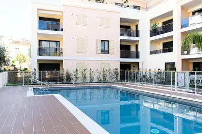 Piscine de l'établissement Résidence 3p Avec Terrasse Et Piscine Au Coeur Du Palm Beach - 3P avec terrasse et piscine au coeur du Palm Beach MAE-1593 ou située à proximité