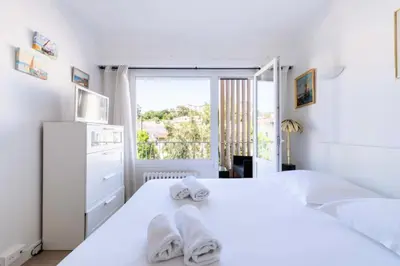Un ou plusieurs lits dans un hébergement de l'établissement Résidence 3p Cosy, 6 Minutes à Pied Des Plages - 3P cosy, 6 minutes à pied des plages MAE-1633