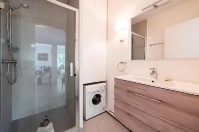 Salle de bains dans l'établissement Résidence 3p Cosy, 6 Minutes à Pied Des Plages - 3P cosy, 6 minutes à pied des plages MAE-1633