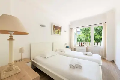 Un ou plusieurs lits dans un hébergement de l'établissement Résidence 3p Cosy, 6 Minutes à Pied Des Plages - 3P cosy, 6 minutes à pied des plages MAE-1633