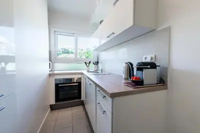 Cuisine ou kitchenette dans l'établissement Résidence 3p Cosy, 6 Minutes à Pied Des Plages - 3P cosy, 6 minutes à pied des plages MAE-1633