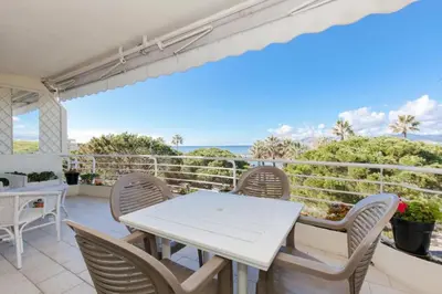 Balcon ou terrasse dans l'établissement Résidence Vue Mer, Cannes Croisette, Au Pied Des Plages - Vue Mer, Cannes Croisette, au Pied des Plages MAE-1653