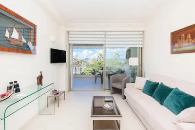 Télévision ou salle de divertissement dans l'établissement Résidence Vue Mer, Cannes Croisette, Au Pied Des Plages - Vue Mer, Cannes Croisette, au Pied des Plages MAE-1653