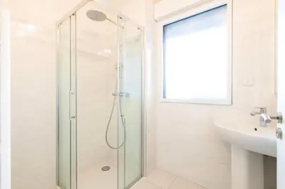 Salle de bains dans l'établissement Résidence 3p Terrasse Et Piscine à 15min à Pied Du Palais - 3P terrasse et piscine à 15min à pied du Palais MAE-1663