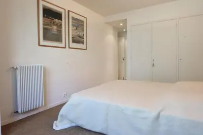 Un ou plusieurs lits dans un hébergement de l'établissement Résidence 3p Proche Centre Ville, Piscine Et Vue Mer - 3P proche centre ville, piscine et vue mer MAE-1673