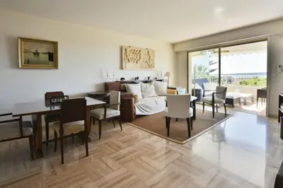 Coin salon dans l'établissement Résidence 3p Proche Centre Ville, Piscine Et Vue Mer - 3P proche centre ville, piscine et vue mer MAE-1673