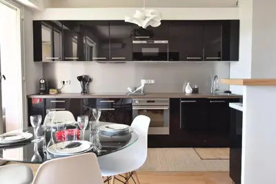 Cuisine ou kitchenette dans l'établissement Résidence 2p Avec Terrasse Et Vue Mer à Deux Pas Des Plages - 2P avec Terrasse et Vue Mer à deux pas des Plages MAE-1733