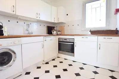 Cuisine ou kitchenette dans l'établissement Résidence 3 Pièces En Résidence Avec Piscine Et Vue Mer - 3 Pièces en Résidence avec Piscine et Vue Mer MAE-1793