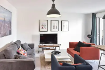 Télévision ou salle de divertissement dans l'établissement Résidence 3 Pièces Moderne Avec Piscine Au Palm Beach - 3 pièces moderne avec piscine au Palm Beach MAE-1803