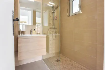Salle de bains dans l'établissement Résidence Cannes Palm Beach, 2 Min Des Plages - Cannes Palm beach, 2 min des plages MAE-1813