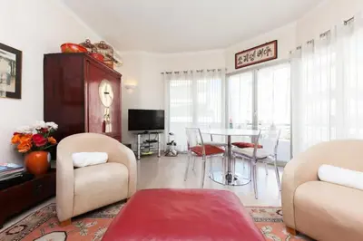 Télévision ou salle de divertissement dans l'établissement Résidence 3 Pièces En Centre-ville, Proche Croisette&palais - 3 pièces en centre-ville, proche Croisette&Palais MAE-1833