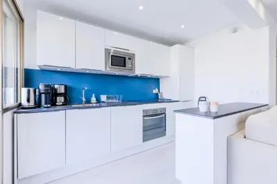 Cuisine ou kitchenette dans l'établissement Résidence 2 Pièces Cozy à 5 Minutes à Pied De La Croisette - 2 pièces cozy à 5 minutes à pied de la Croisette MAE-1983