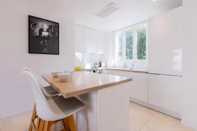 Cuisine ou kitchenette dans l'établissement Résidence 3p De Style Avec Balcon à 3 Min De La Croisette - 3P de style avec balcon à 3 min de la Croisette MAE-2013