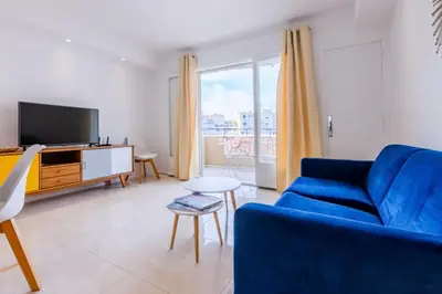 Télévision ou salle de divertissement dans l'établissement Résidence 3p De Style Avec Balcon à 3 Min De La Croisette - 3P de style avec balcon à 3 min de la Croisette MAE-2013