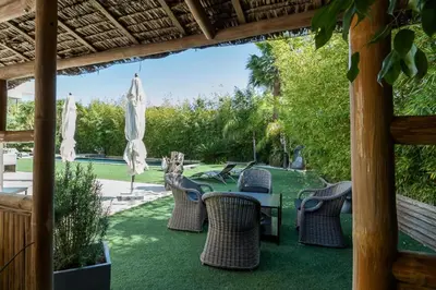 Jardin de l'établissement Résidence Villa En Domaine Privé Avec Piscine Chauffée - Villa en domaine privé avec piscine chauffée MAE-2023