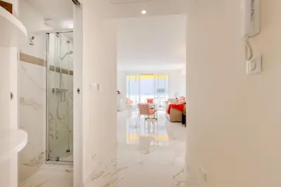 Salle de bains dans l'établissement Résidence 2p De Style Avec Terrasse, Domaine Privé Palm Beach - 2P de style avec terrasse, domaine privé Palm Beach MAE-2053